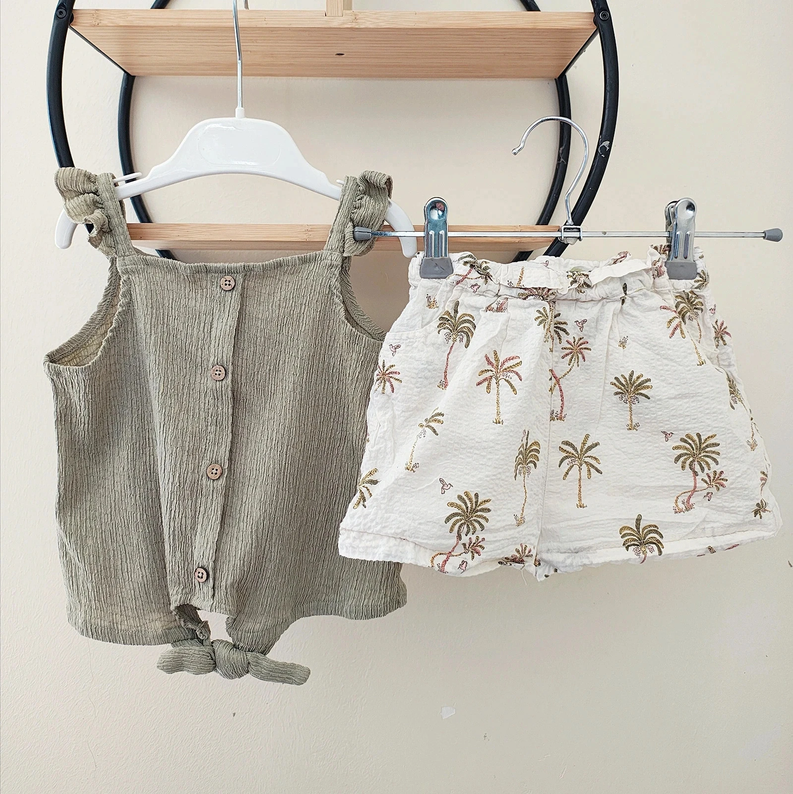 3 ans ensemble été Teeshirt débardeur Gémo et short tape a l'oeil